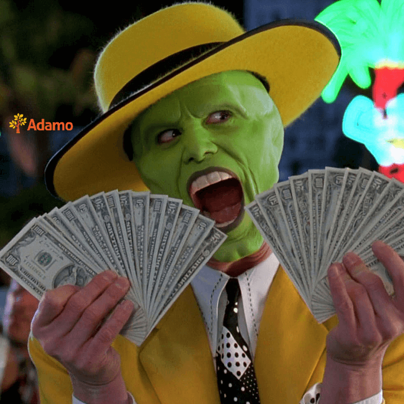 Jim Carrey in The Mask con vestito giallo e dollari in mano